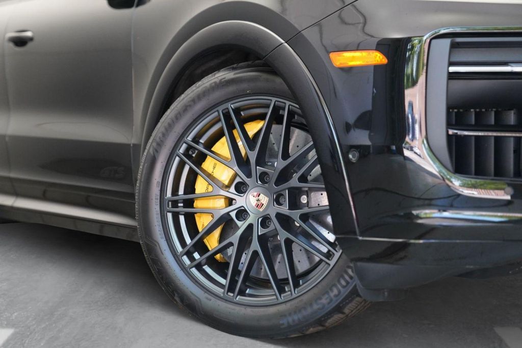 2025 Porsche CAYENNE GTS — фото 3