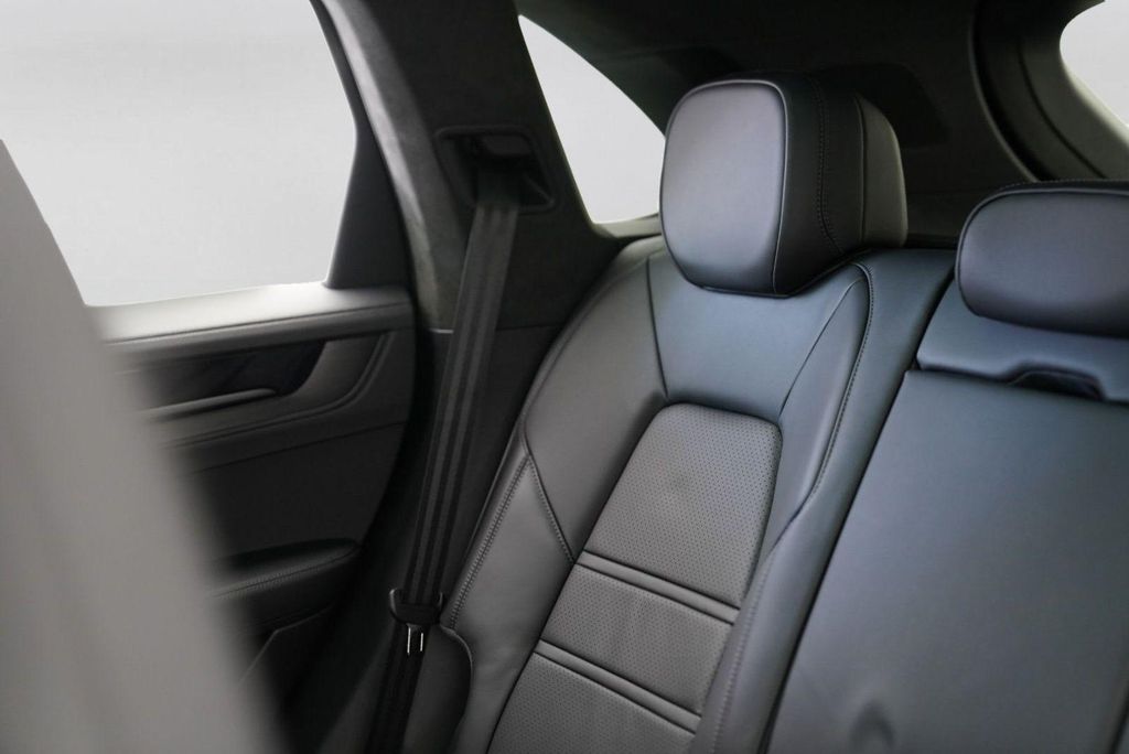 2025 Porsche CAYENNE GTS — миниатюра 22