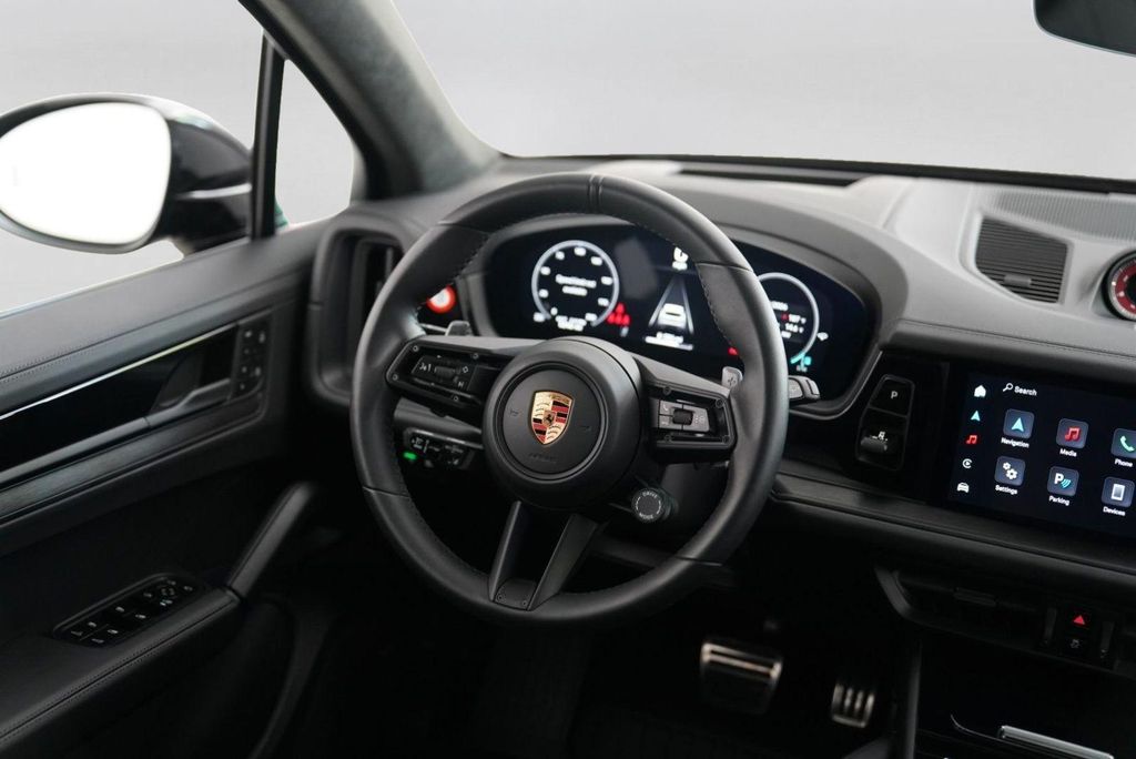 2025 Porsche CAYENNE GTS — миниатюра 28