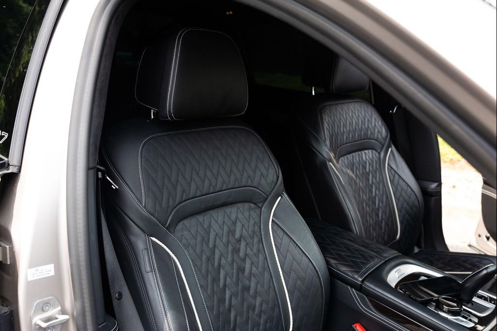 صورة 9 لـ 2022 BMW ALPINA B7 XDRIVE