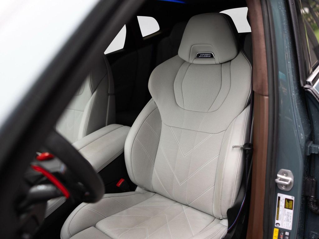 صورة 9 لـ 2025 BMW XM BASE