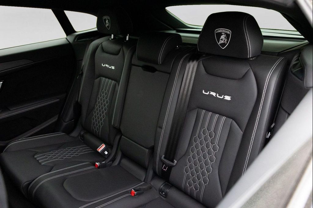 2023 Lamborghini URUS PERFORMANTE thumbnail 26