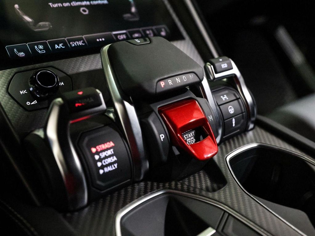 2023 Lamborghini URUS PERFORMANTE thumbnail 40
