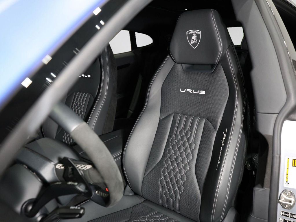 2023 Lamborghini URUS PERFORMANTE thumbnail 37