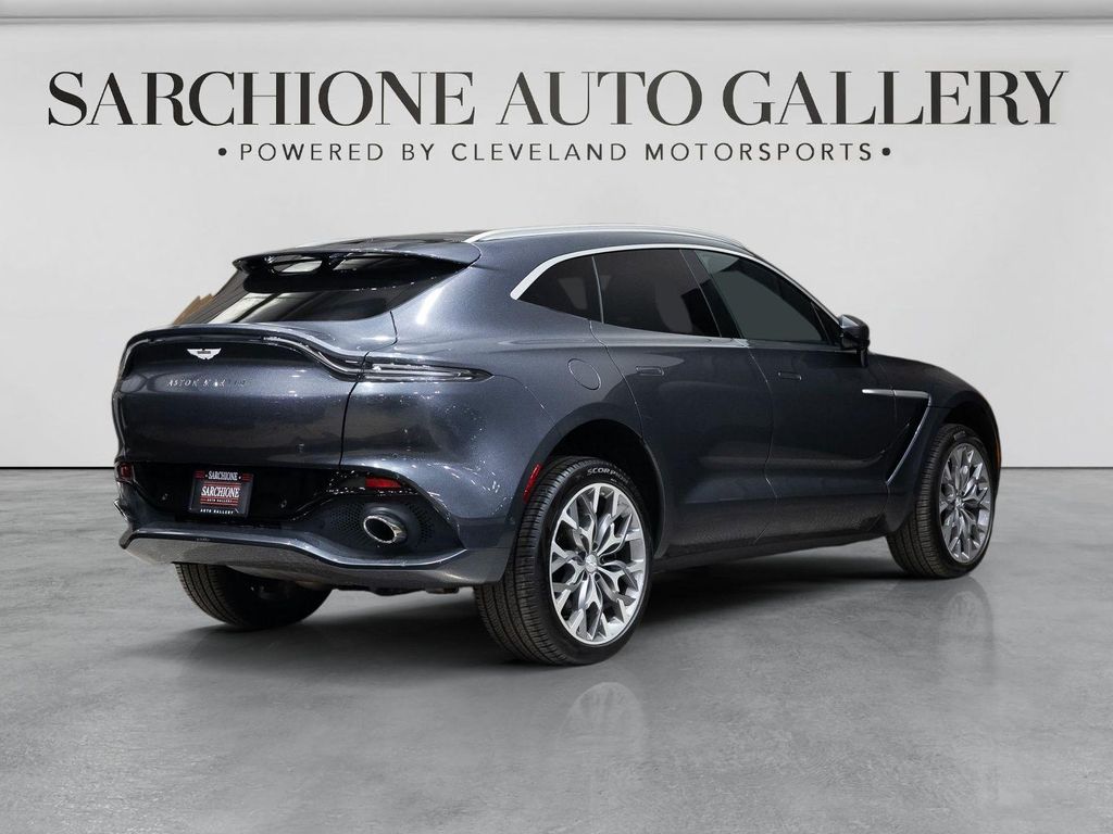 2022 Aston Martin DBX BASE 照片 2