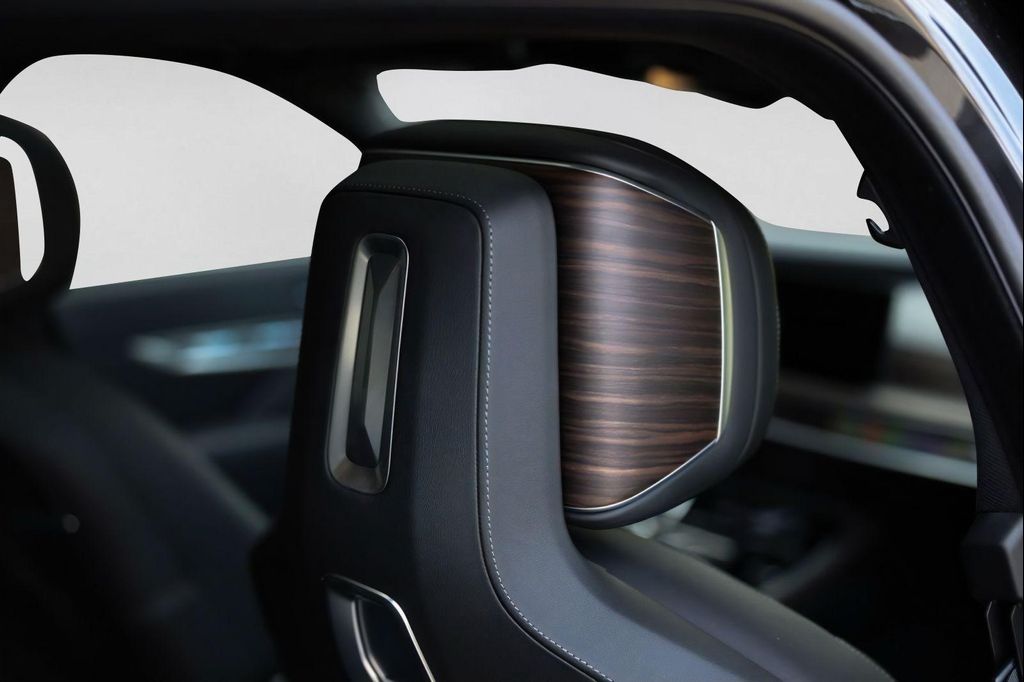 2025 BMW I7 XDRIVE60 thumbnail 12