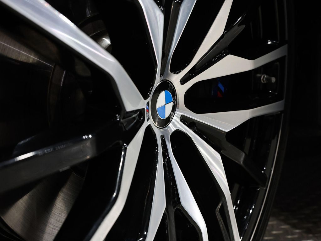 2026 BMW X5 M60I — миниатюра 26