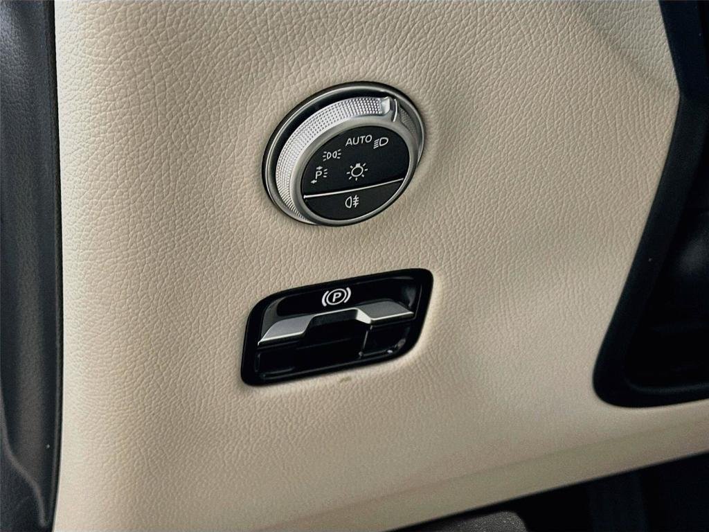 2026 Mercedes-BENZ GLC — миниатюра 10