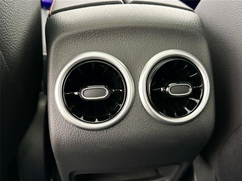 2026 Mercedes-BENZ GLB 缩略图 33