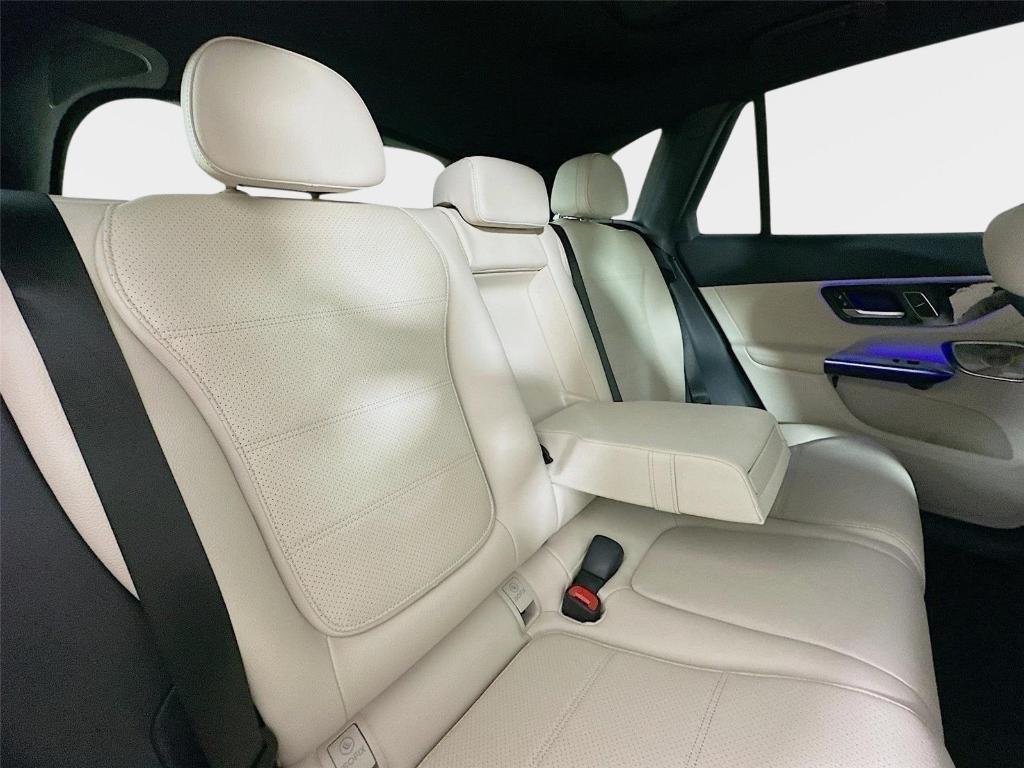 2026 Mercedes-BENZ GLC — миниатюра 36