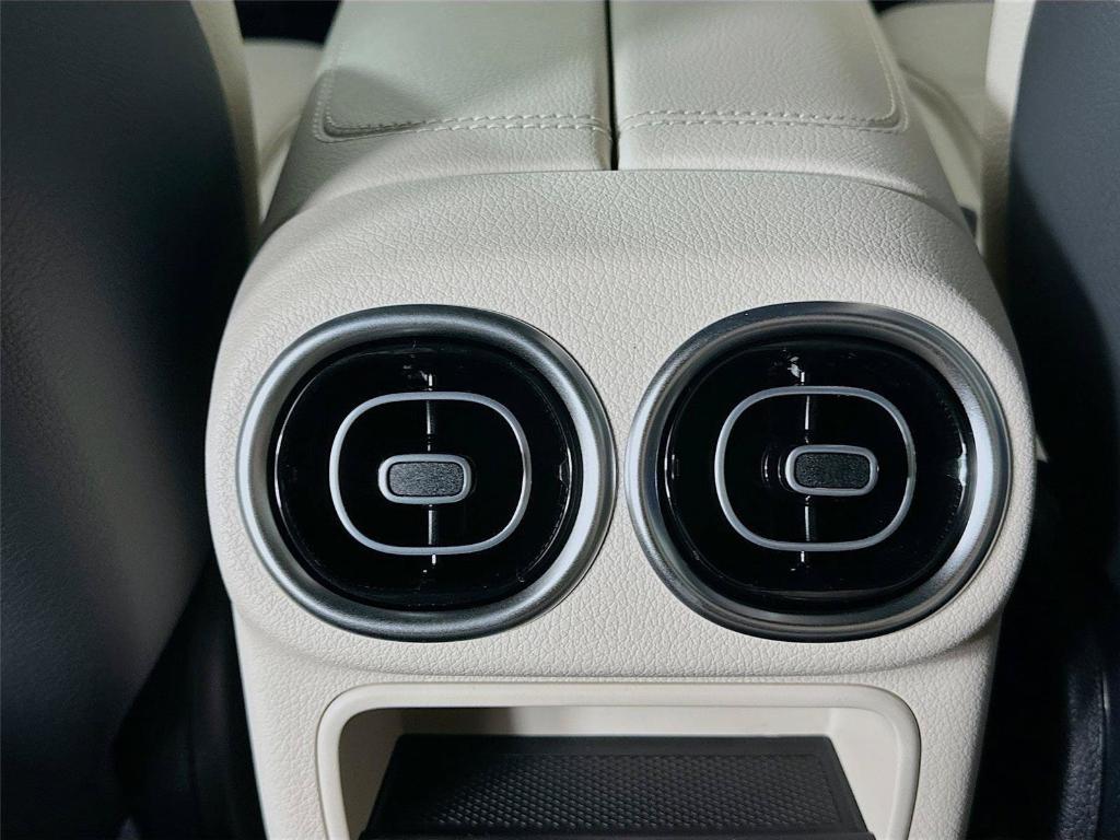2026 Mercedes-BENZ GLC — миниатюра 24