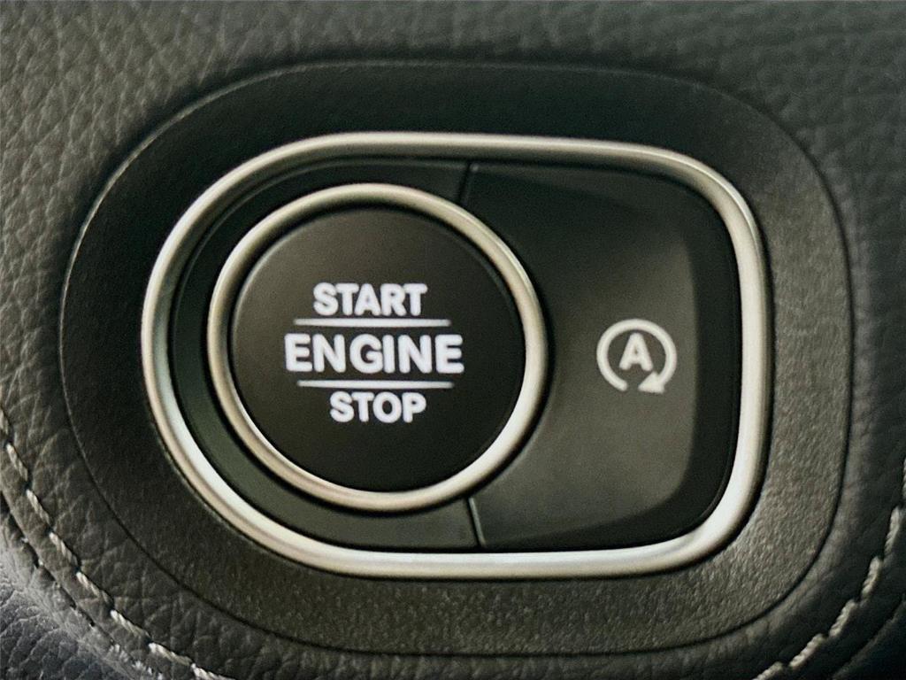 2026 Mercedes-BENZ GLE — миниатюра 16