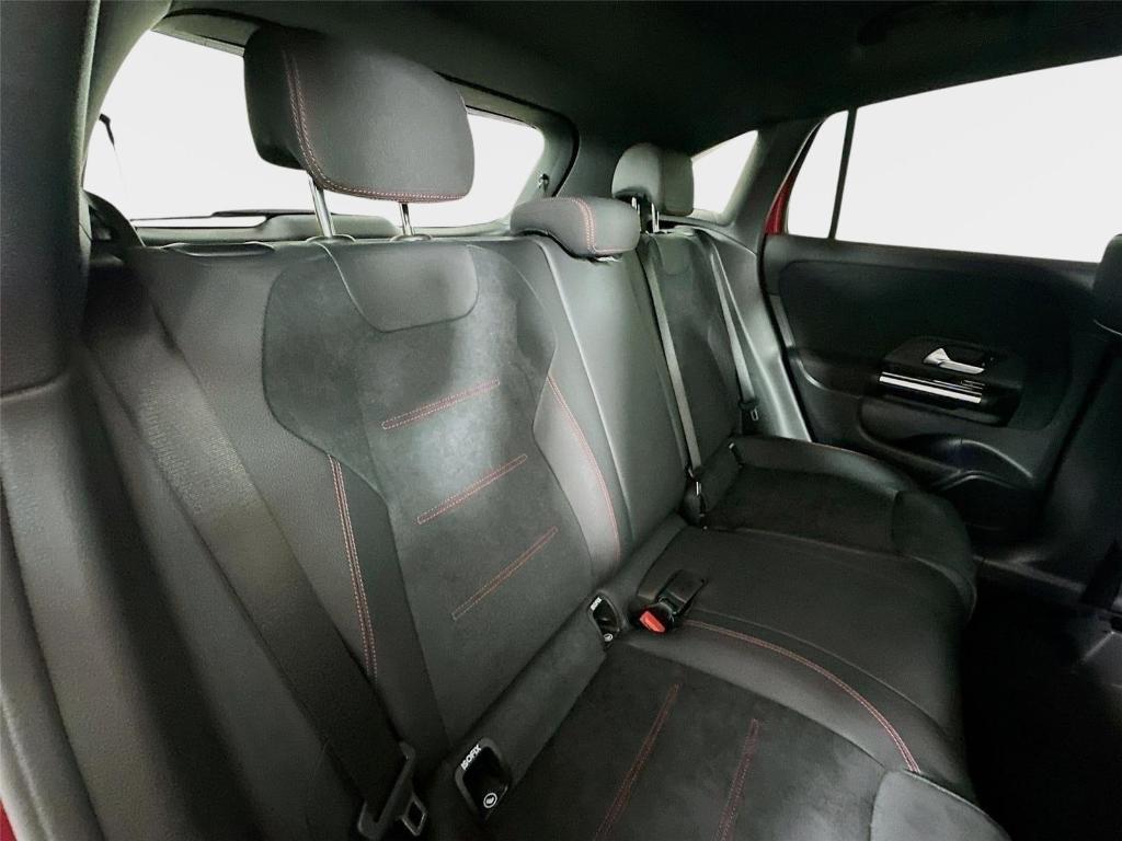 2026 Mercedes-BENZ GLA — миниатюра 36