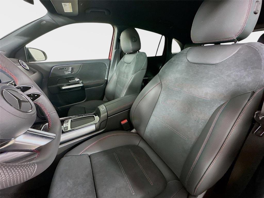 2026 Mercedes-BENZ GLA — миниатюра 27