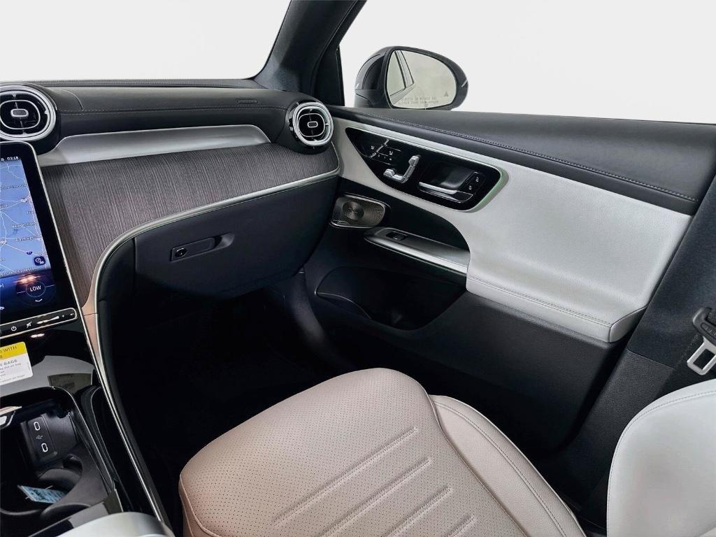 2026 Mercedes-BENZ GLC — миниатюра 30