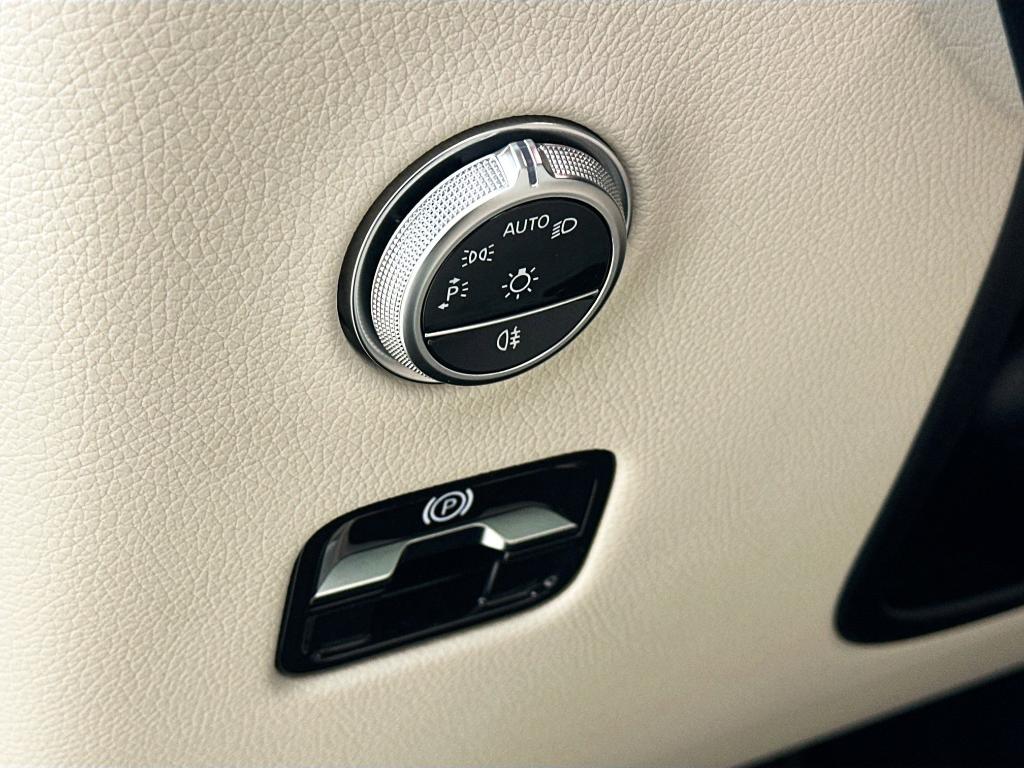 MERCEDES-BENZ GLC - 10