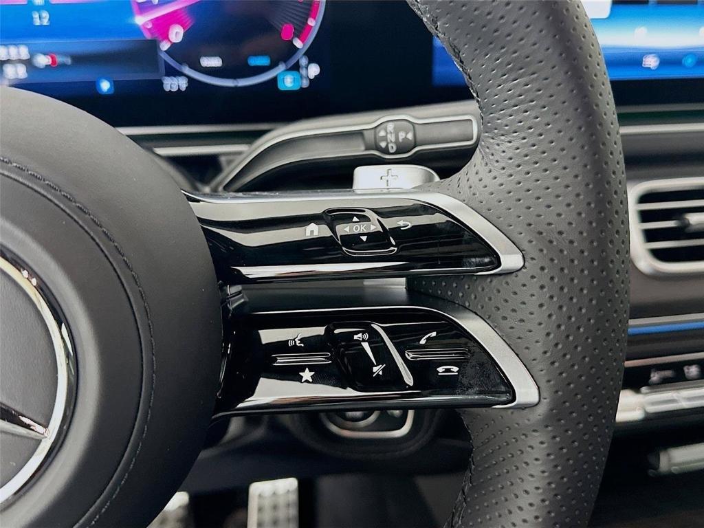 2026 Mercedes-BENZ GLS — миниатюра 10