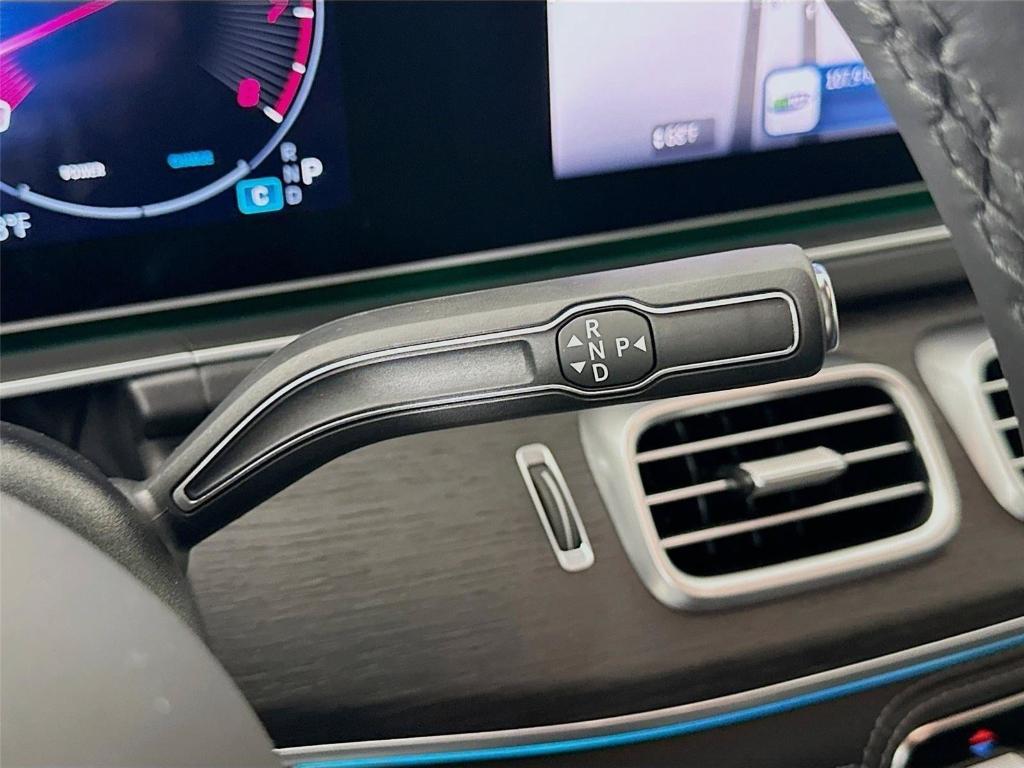 2026 Mercedes-BENZ GLS — миниатюра 18