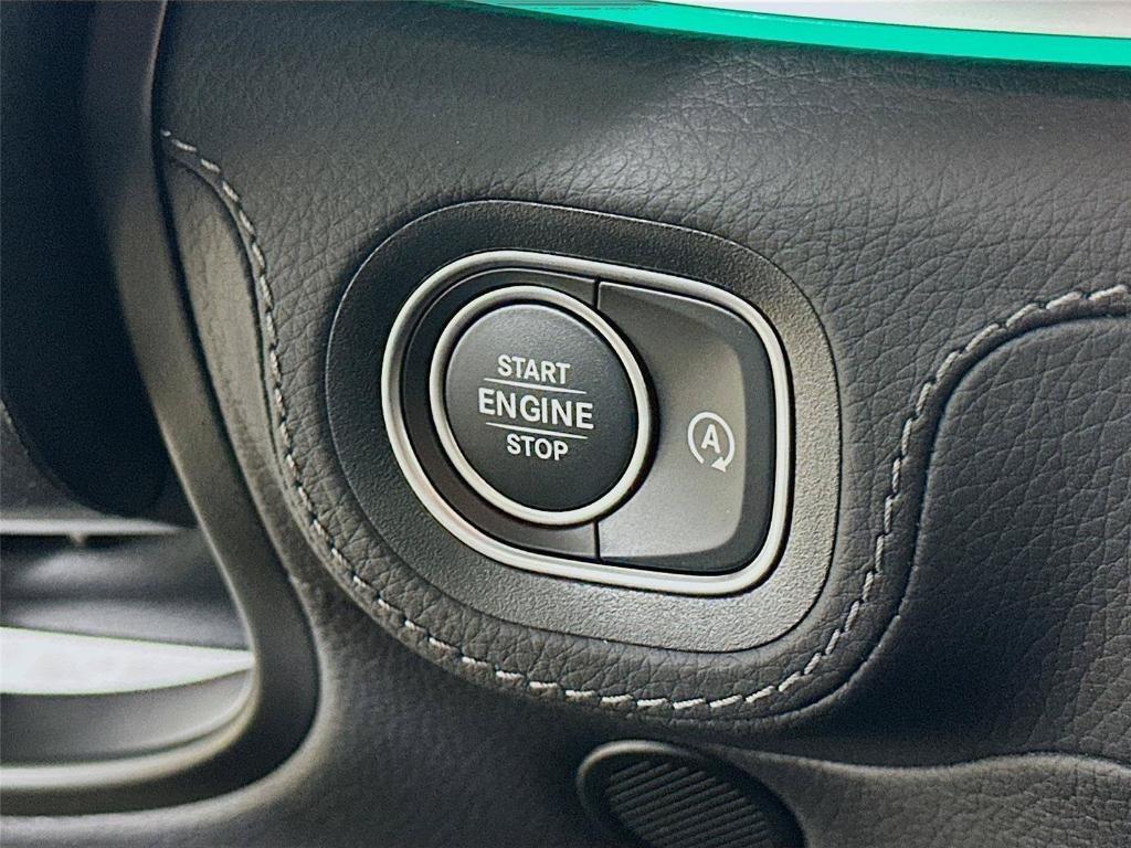 2026 Mercedes-BENZ GLS — миниатюра 13
