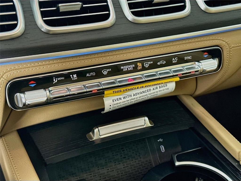 2026 Mercedes-BENZ GLS — миниатюра 20