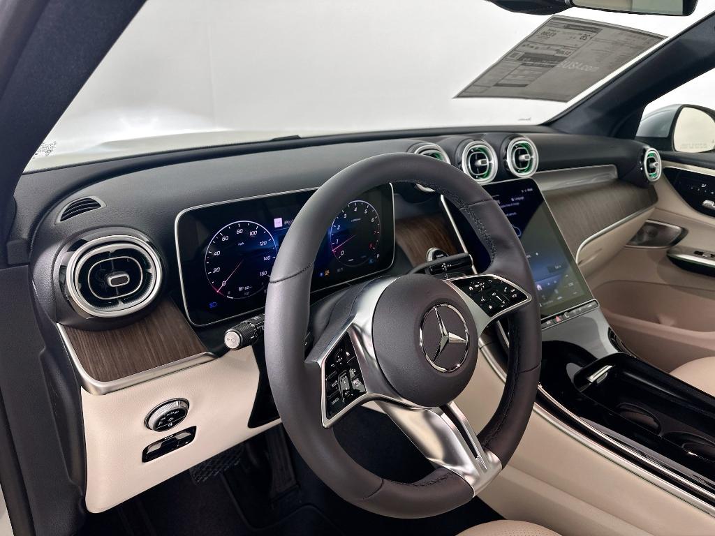 2026 Mercedes-BENZ GLC — фото 9