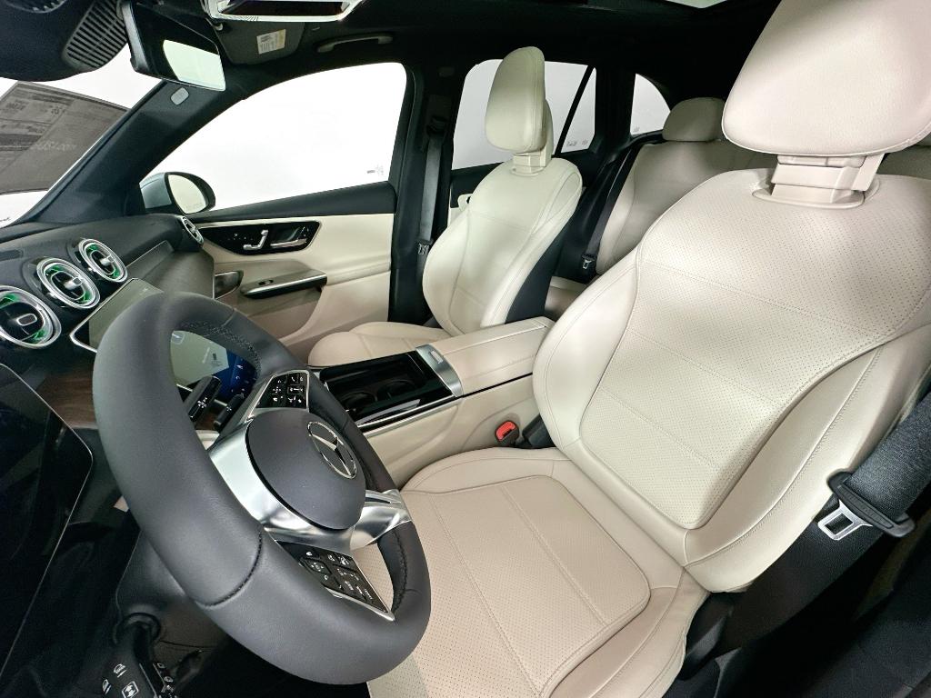 2026 Mercedes-BENZ GLC — миниатюра 25