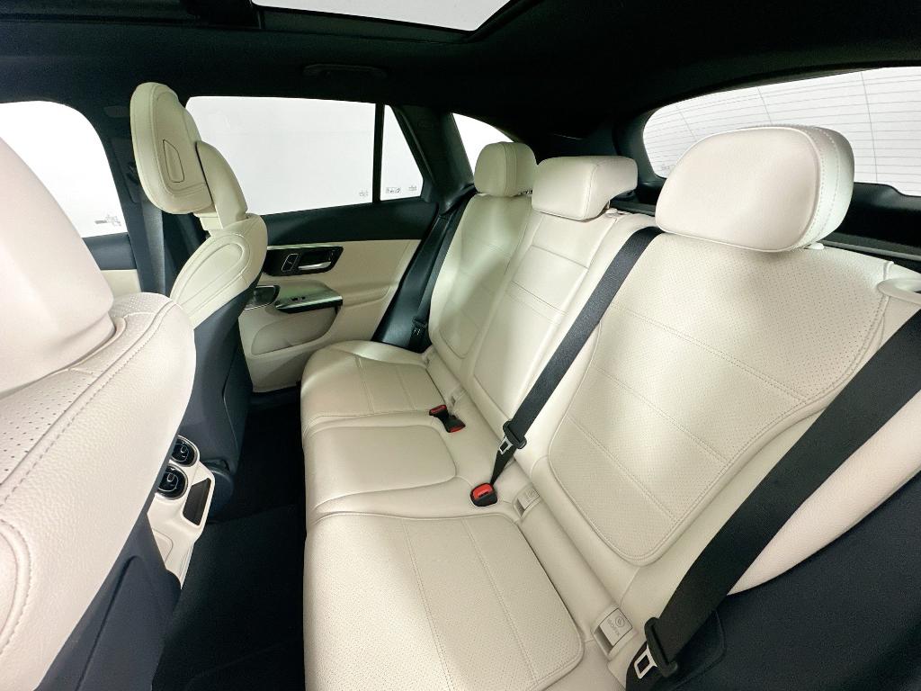2026 Mercedes-BENZ GLC — миниатюра 30