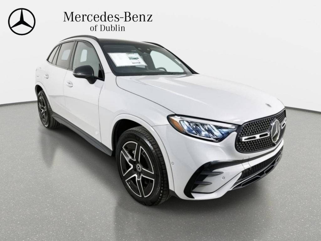 2026 Mercedes-BENZ GLC thumbnail 3