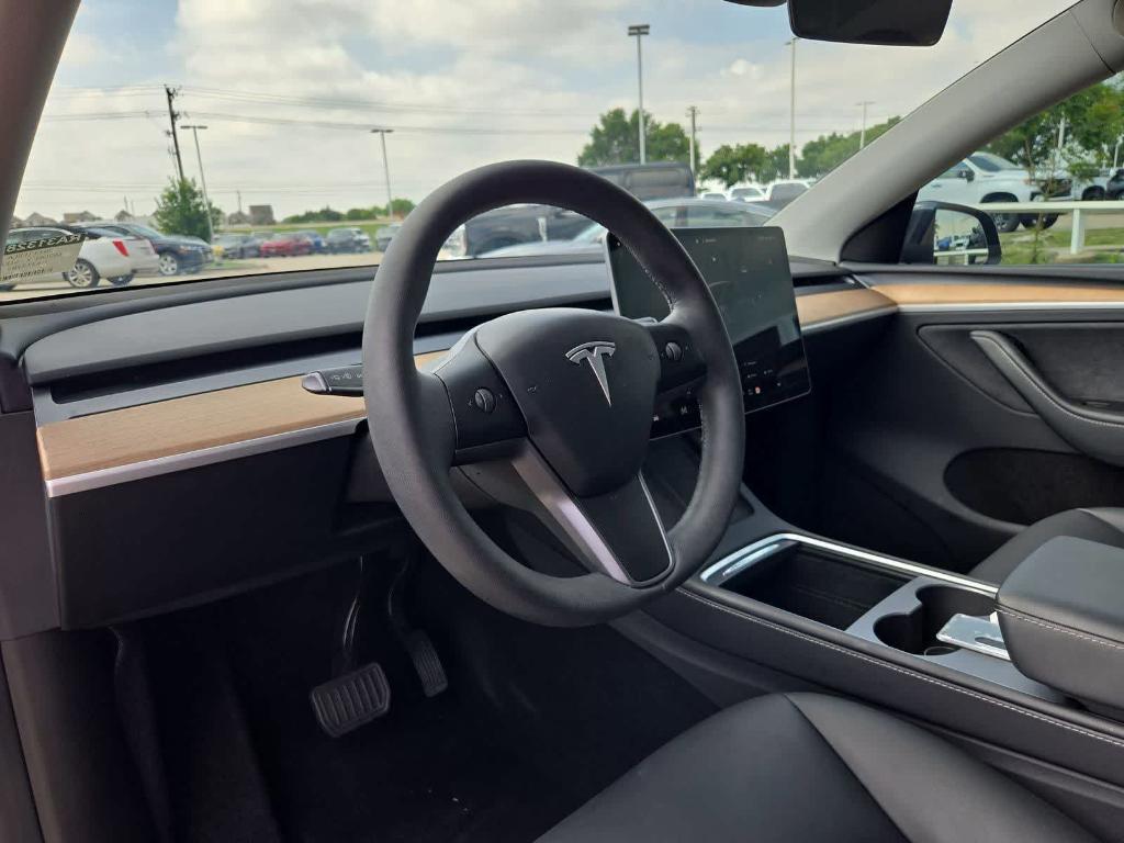 TESLA MODEL Y - 2
