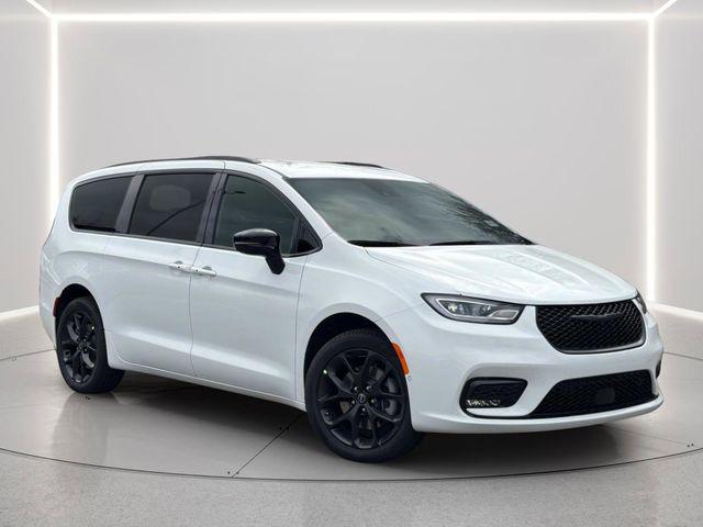 New 2026 Chrysler Pacifica L