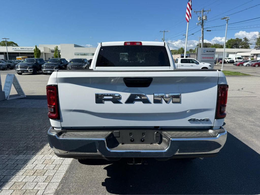 صورة 6 لـ 2026 RAM 2500 TRADESMAN 4X4 CREW CAB 64 BOX