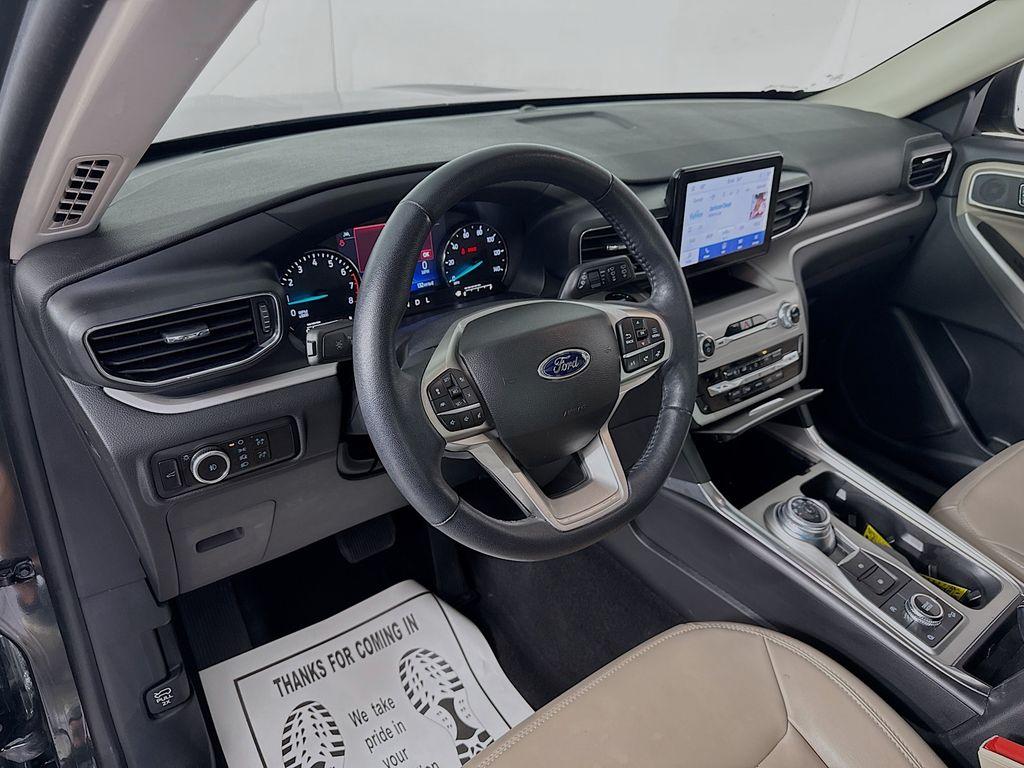 2023 FORD EXPLORER XLT thumbnail 16