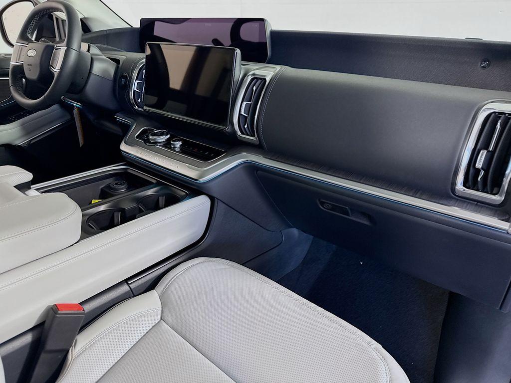 صورة مصغرة 32 لـ 2026 FORD EXPEDITION MAX PLATINUM