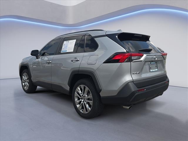 2024 Toyota RAV4 XLE PREMIUM — фото 3