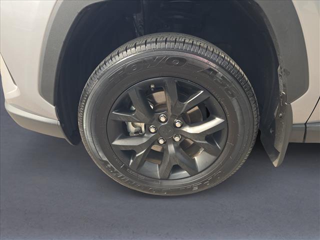 صورة مصغرة 10 لـ 2025 Toyota RAV4 LE