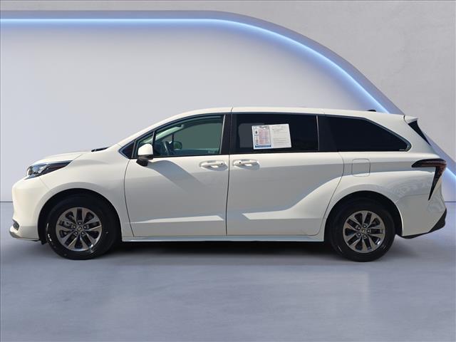 TOYOTA SIENNA - 2
