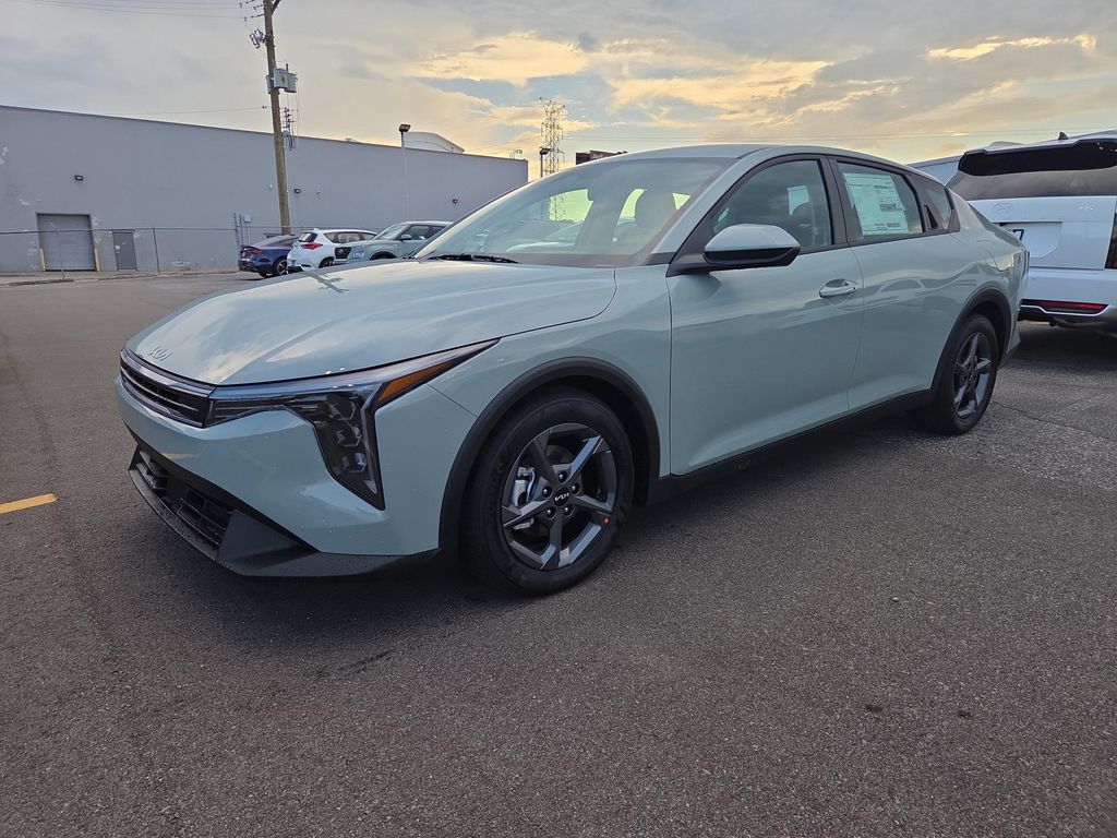 New 2026 Kia K4 LXS