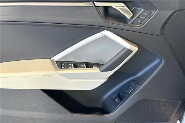 صورة مصغرة 17 لـ 2025 AUDI Q3 45 S LINE PREMIUM