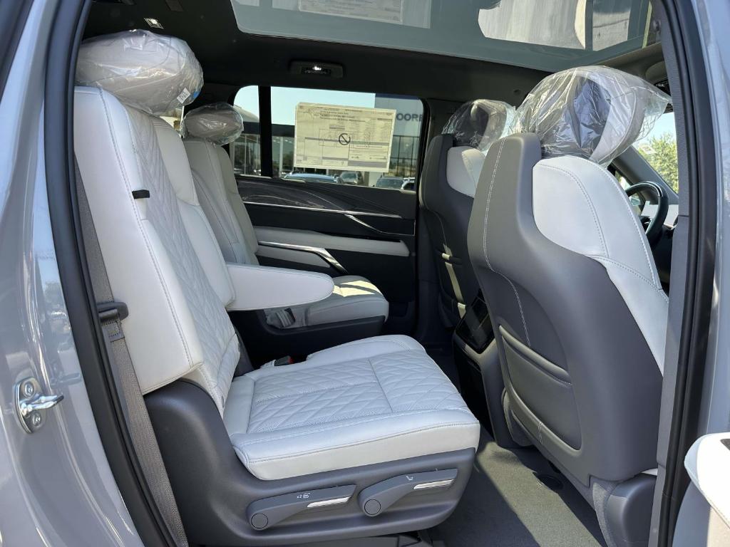 2026 Cadillac ESCALADE IQ SPORT — фото 10