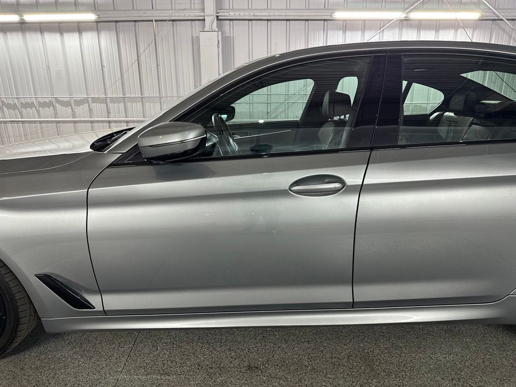صورة 15 لـ 2023 BMW 540 I XDRIVE