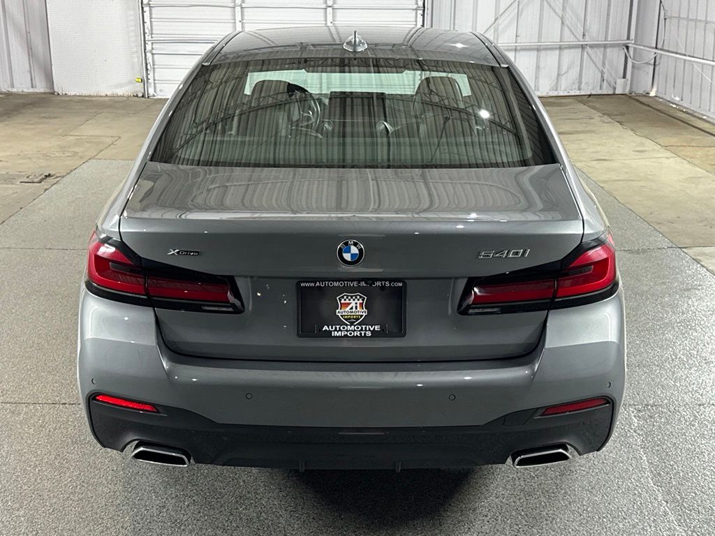 صورة 14 لـ 2023 BMW 540 I XDRIVE