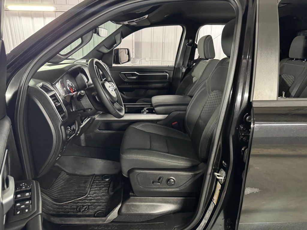 صورة مصغرة 47 لـ 2025 RAM 1500 BIG HORN/LONE STAR
