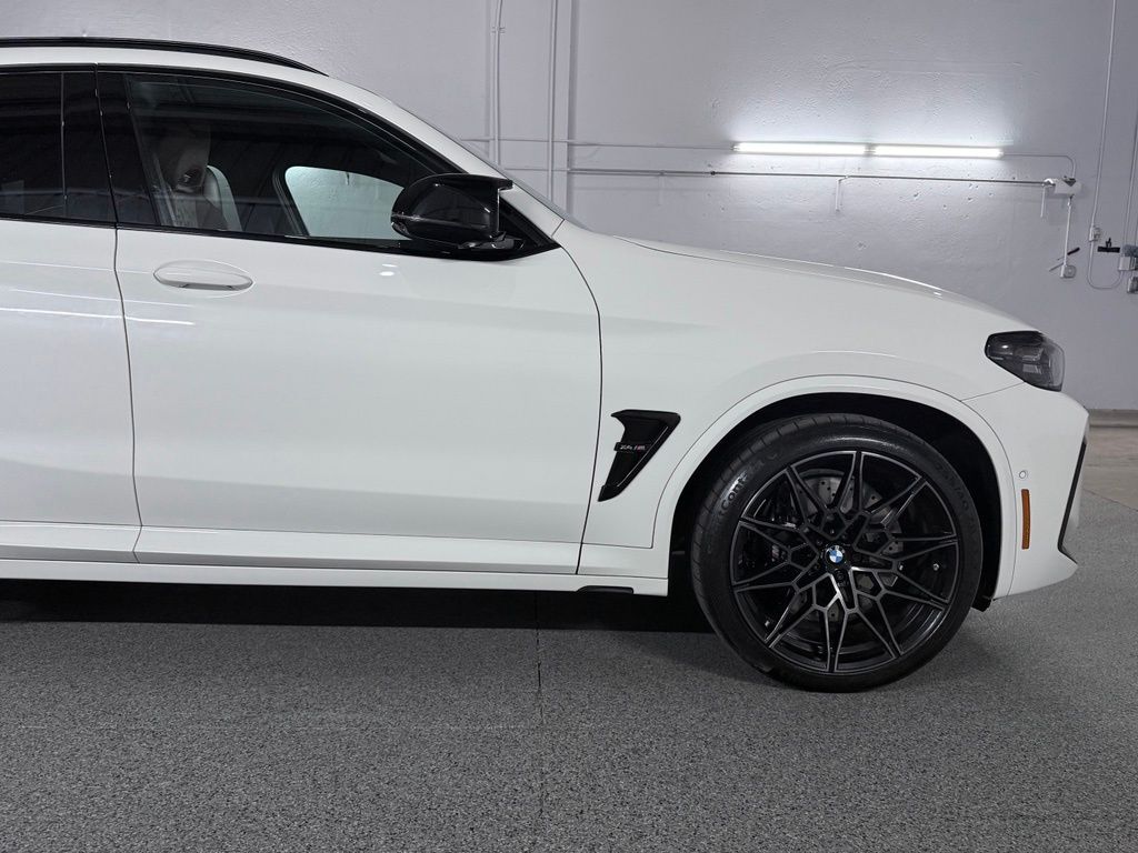 صورة 4 لـ 2024 BMW X4 M BASE