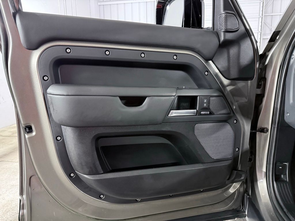 صورة مصغرة 18 لـ 2023 LAND Rover DEFENDER X
