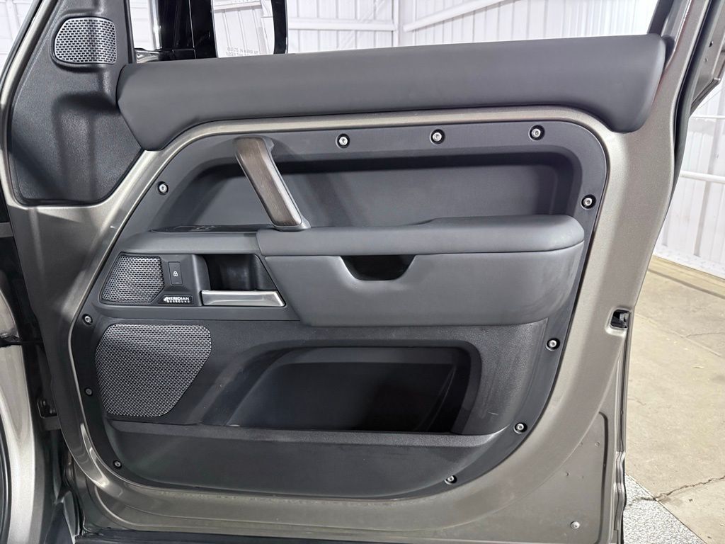 صورة مصغرة 28 لـ 2023 LAND Rover DEFENDER X