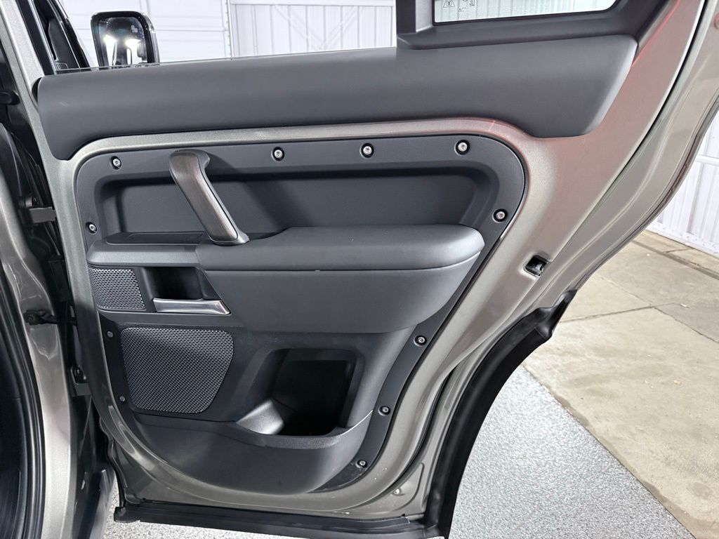 صورة مصغرة 24 لـ 2023 LAND Rover DEFENDER X