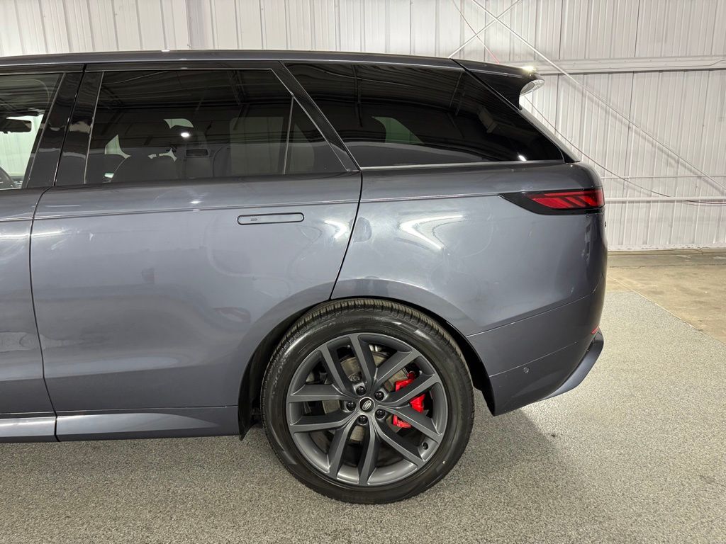 صورة 12 لـ 2023 LAND Rover RANGE ROVER SPORT P400 SE DYNAMIC