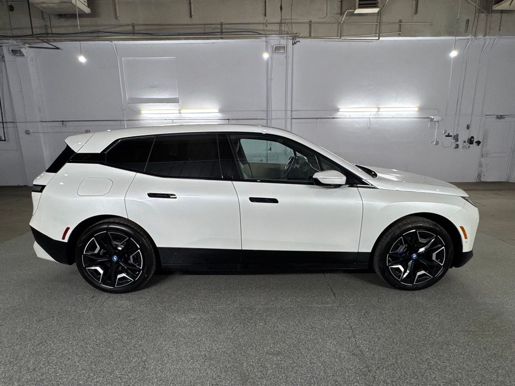 صورة مصغرة 11 لـ 2024 BMW IX XDRIVE50