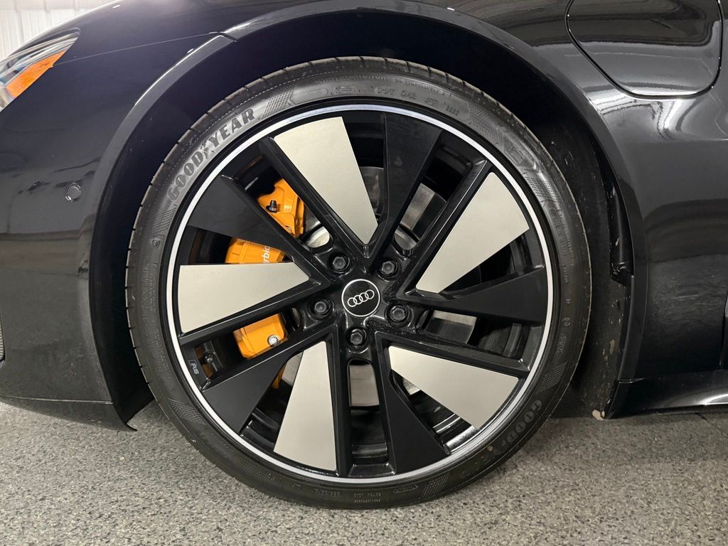صورة مصغرة 17 لـ 2022 AUDI RS E-TRON GT BASE