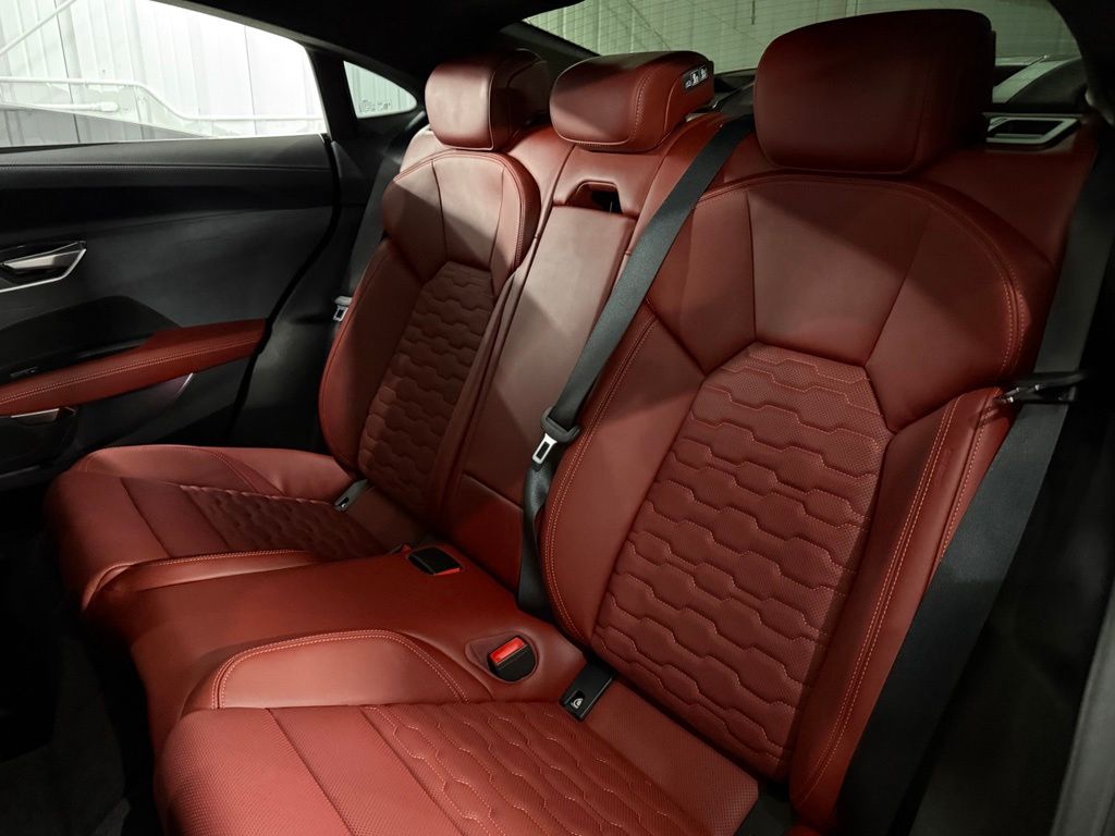 صورة مصغرة 24 لـ 2022 AUDI RS E-TRON GT BASE